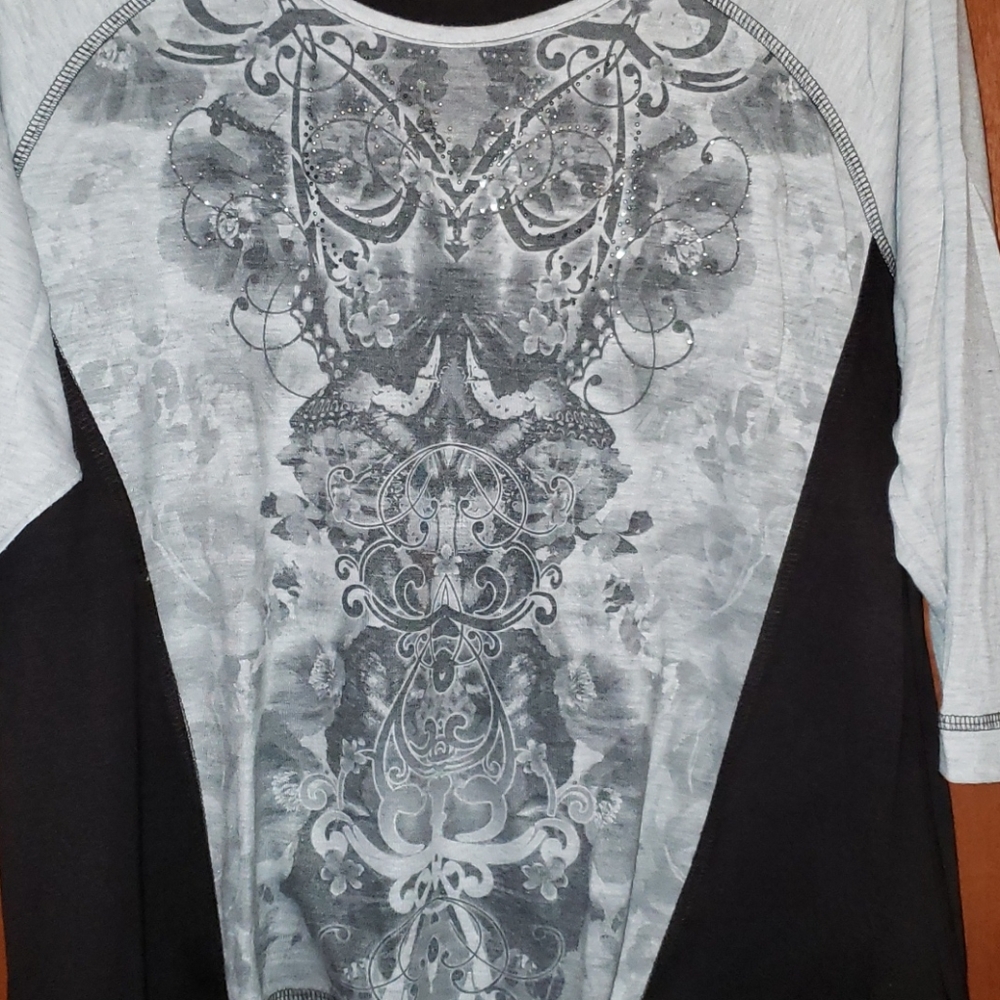 Barely Worn!! APT.9 High-Low Top - Picture 2 of 6